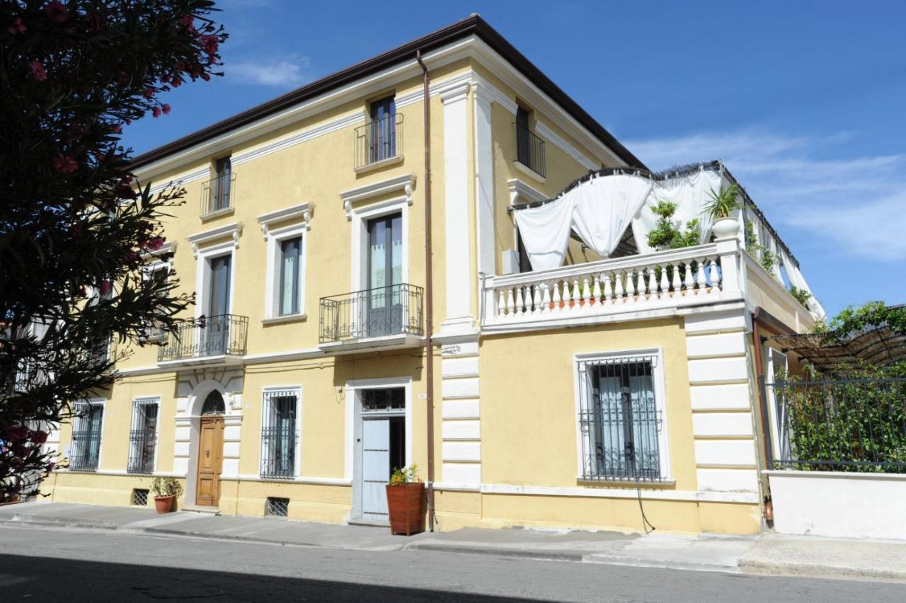 Palazzo Scura Bed & Breakfast Vaccarizzo Albanese Exterior photo